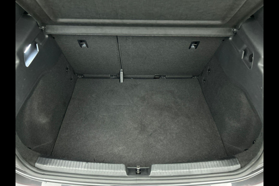 Volkswagen ID.3 Life 58 kWh Airco ECC Full LED Navi Carplay PDC VA+ Camera Adaptive Cruise Control 18" LM Velgen