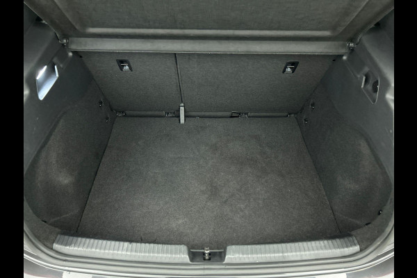 Volkswagen ID.3 Life 58 kWh Airco ECC Full LED Navi Carplay PDC VA+ Camera Adaptive Cruise Control 18" LM Velgen