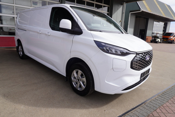 Ford E-Transit Cust. 320L L2H1 Limited 65 kWh Automaat met Powerpack Nr. V029 | Airco | Cruise | Apple CP- Android auto | Trekhaak