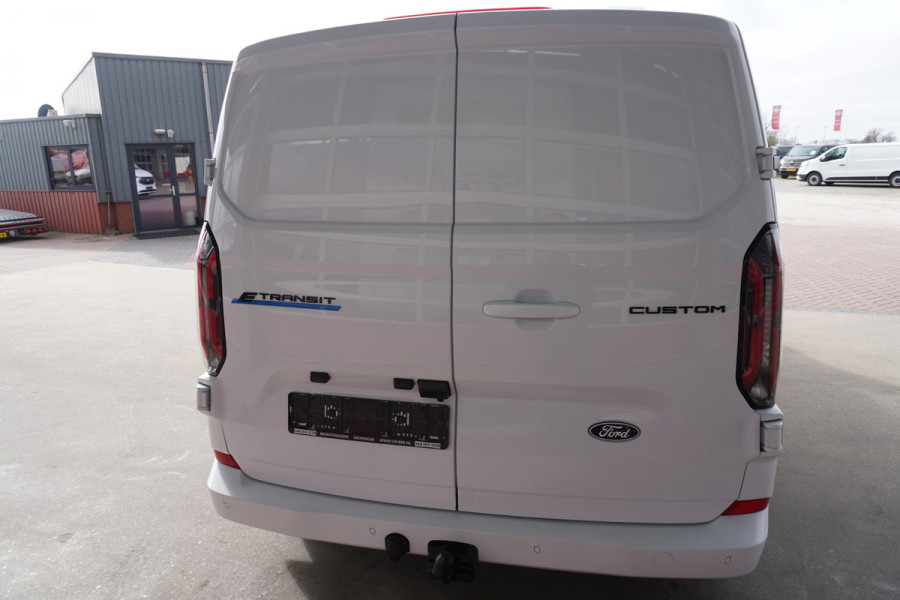 Ford E-Transit Cust. 320L L2H1 Limited 65 kWh Automaat met Powerpack Nr. V029 | Airco | Cruise | Apple CP- Android auto | Trekhaak