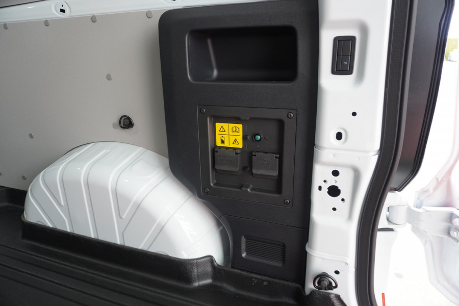 Ford E-Transit Cust. 320L L2H1 Limited 65 kWh Automaat met Powerpack Nr. V029 | Airco | Cruise | Apple CP- Android auto | Trekhaak