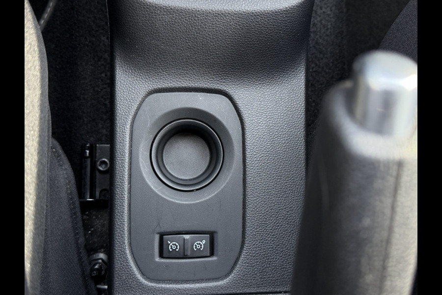 Dacia Duster 1.3 TCe Prestige / Trekhaak (1.500 KG) / Camera / Sensoren Achter / LM 17'' /