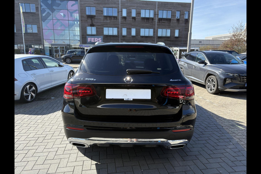 Mercedes-Benz GLC 300e 4MATIC 320pk | Plug-in Hybride | PHEV | Panoramadak | Achteruitrijcamera | Adaptive cruise control