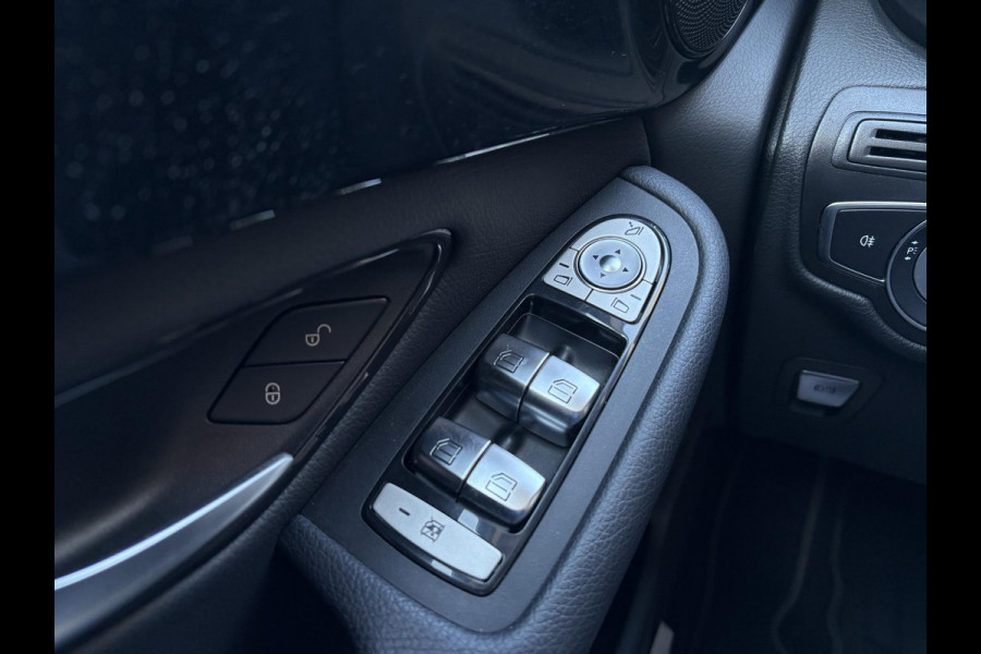 Mercedes-Benz GLC 300e 4MATIC 320pk | Plug-in Hybride | PHEV | Panoramadak | Achteruitrijcamera | Adaptive cruise control