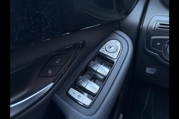 Mercedes-Benz GLC 300e 4MATIC 320pk | Plug-in Hybride | PHEV | Panoramadak | Achteruitrijcamera | Adaptive cruise control