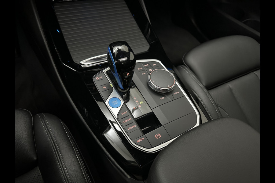 BMW iX3 M-Sport 80 kWh | Panorama | Leder | 99% SOH | ACC | Trekhaak | Memory | Camera | 3-Zone Clima | Carplay | Getint Glas | Black-Optic | Stoelverwarming | Draadloos Laden | Bovag Garantie |