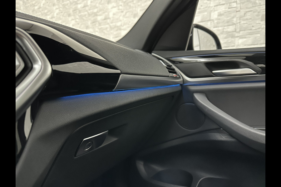 BMW iX3 M-Sport 80 kWh | Panorama | Leder | 99% SOH | ACC | Trekhaak | Memory | Camera | 3-Zone Clima | Carplay | Getint Glas | Black-Optic | Stoelverwarming | Draadloos Laden | Bovag Garantie |