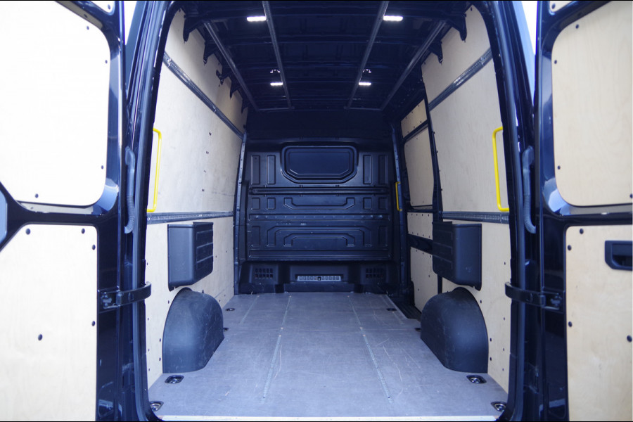 Volkswagen Crafter 35 2.0 TDI L3H3 177PK AUT. LED, ADAPT. CRUISE, STOELVERWARMING, STANDKACHEL, ERGO COMFORT STOEL GEV, CAMERA, NAVI, CLIMA, VOORRU