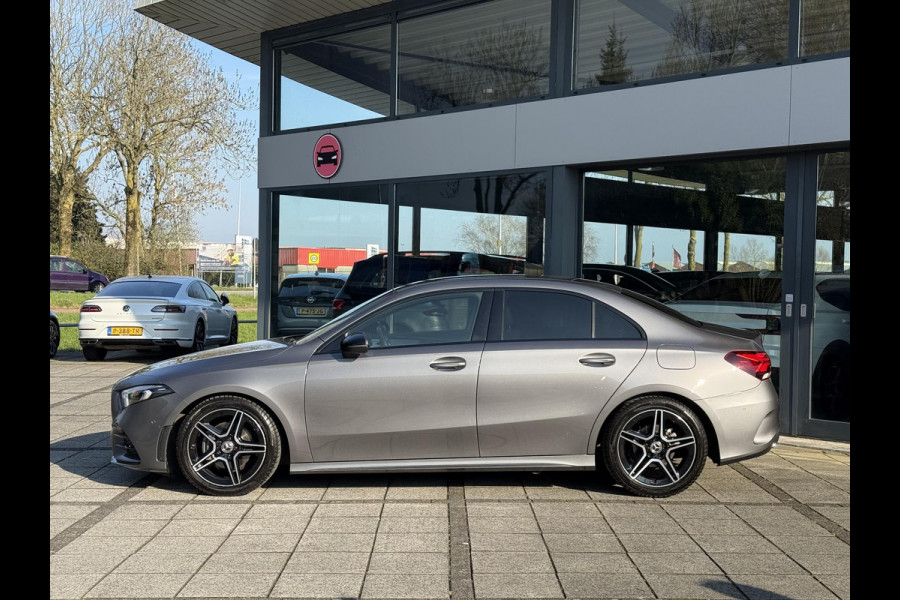 Mercedes-Benz A-Klasse 180 Aut. AMG Sport | Navi | Camera | Sfeer Verlichting |