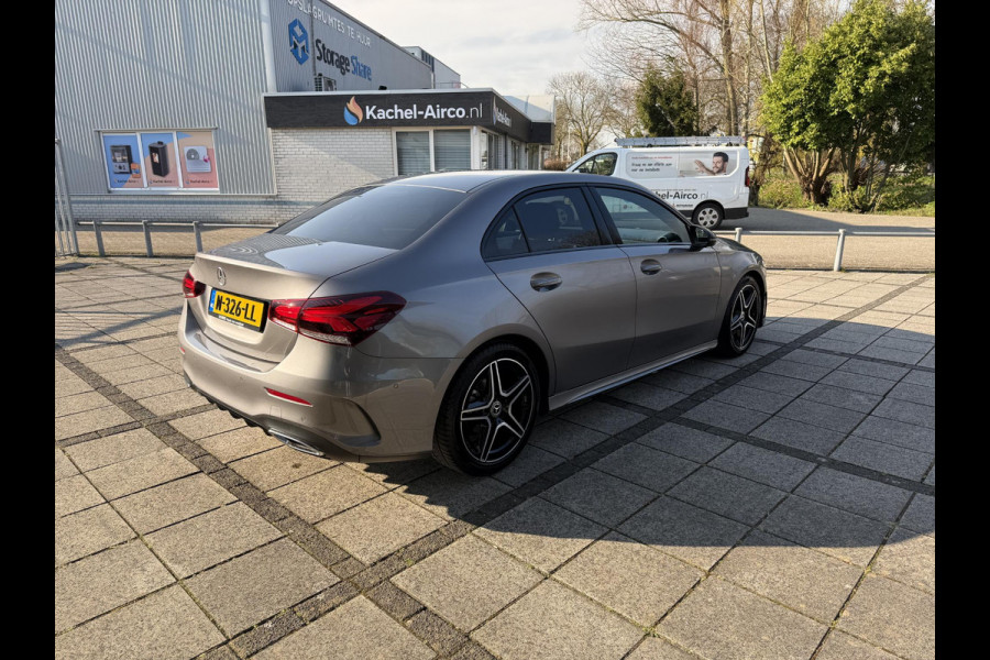 Mercedes-Benz A-Klasse 180 Aut. AMG Sport | Navi | Camera | Sfeer Verlichting |