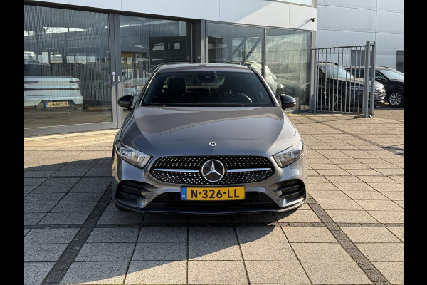 Mercedes-Benz A-Klasse 180 Aut. AMG Sport | Navi | Camera | Sfeer Verlichting |