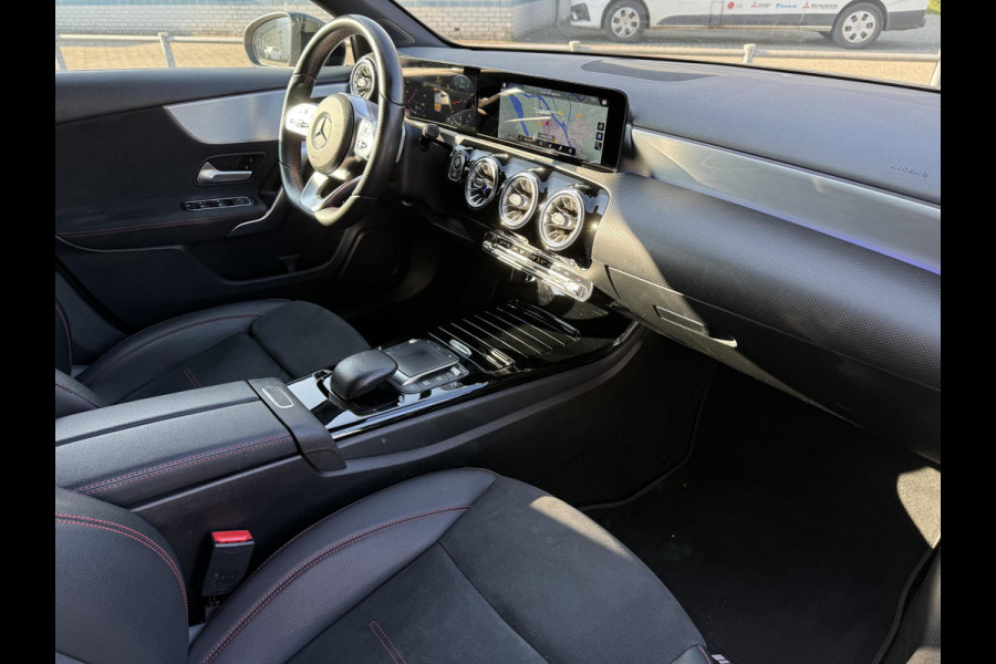 Mercedes-Benz A-Klasse 180 Aut. AMG Sport | Navi | Camera | Sfeer Verlichting |