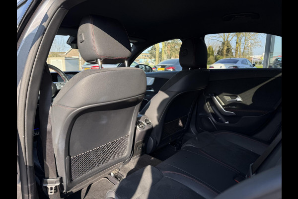 Mercedes-Benz A-Klasse 180 Aut. AMG Sport | Navi | Camera | Sfeer Verlichting |