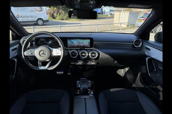 Mercedes-Benz A-Klasse 180 Aut. AMG Sport | Navi | Camera | Sfeer Verlichting |