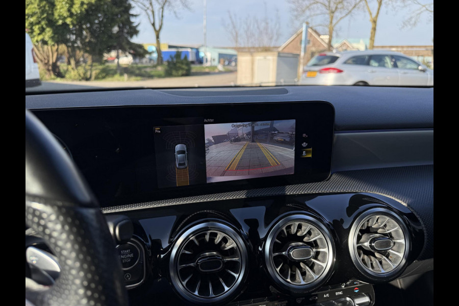Mercedes-Benz A-Klasse 180 Aut. AMG Sport | Navi | Camera | Sfeer Verlichting |