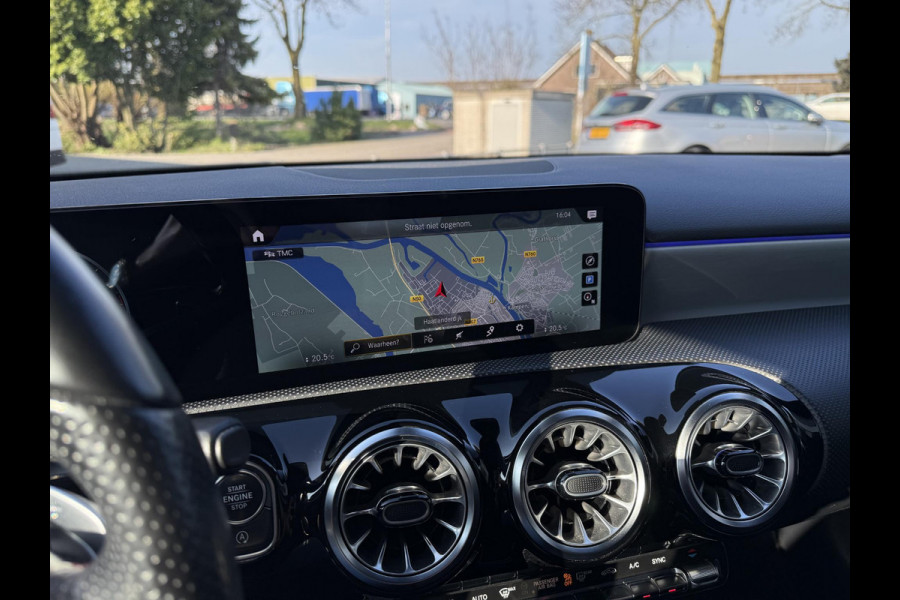 Mercedes-Benz A-Klasse 180 Aut. AMG Sport | Navi | Camera | Sfeer Verlichting |