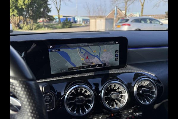 Mercedes-Benz A-Klasse 180 Aut. AMG Sport | Navi | Camera | Sfeer Verlichting |