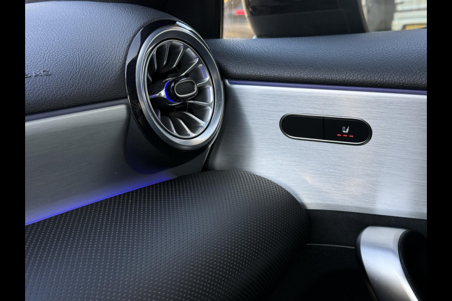 Mercedes-Benz A-Klasse 180 Aut. AMG Sport | Navi | Camera | Sfeer Verlichting |