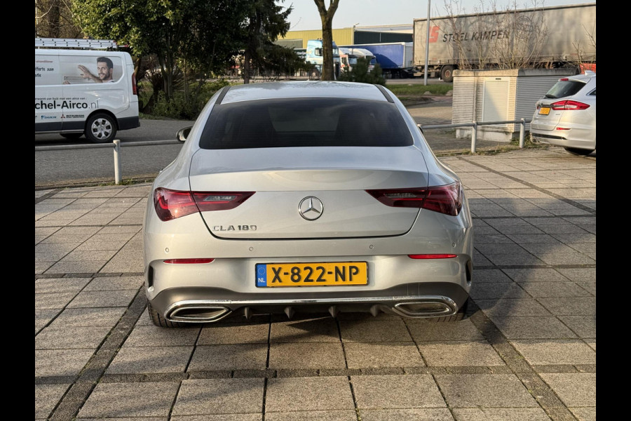 Mercedes-Benz CLA-Klasse Aut. 180 AMG Sport | Trekhaak | Navi | Camera | Sfeer Verlichting | Nieuw Model |
