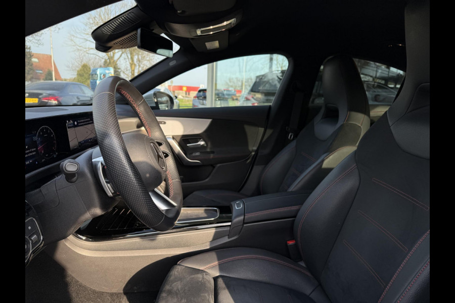 Mercedes-Benz CLA-Klasse Aut. 180 AMG Sport | Trekhaak | Navi | Camera | Sfeer Verlichting | Nieuw Model |