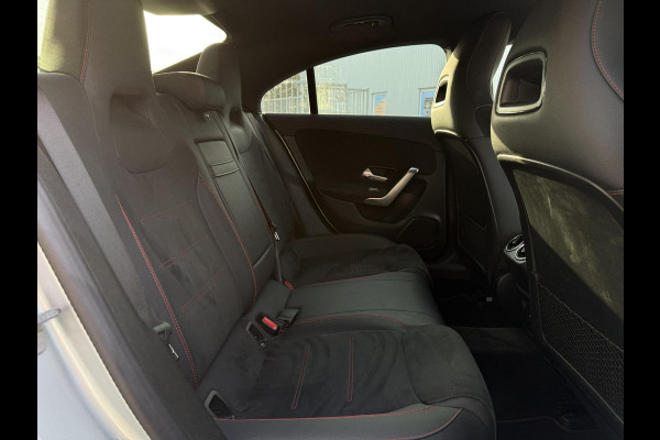 Mercedes-Benz CLA-Klasse Aut. 180 AMG Sport | Trekhaak | Navi | Camera | Sfeer Verlichting | Nieuw Model |