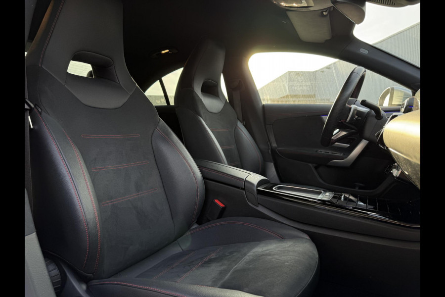 Mercedes-Benz CLA-Klasse Aut. 180 AMG Sport | Trekhaak | Navi | Camera | Sfeer Verlichting | Nieuw Model |