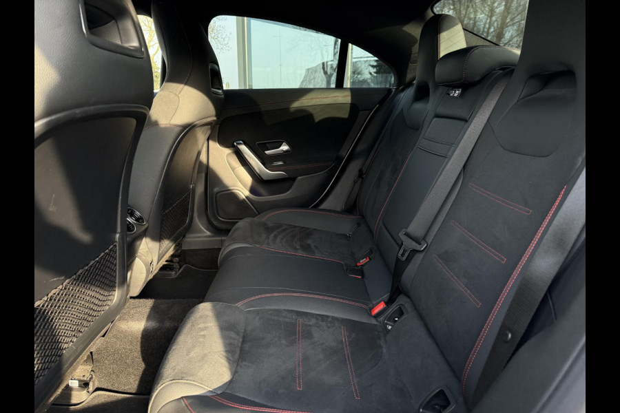 Mercedes-Benz CLA-Klasse Aut. 180 AMG Sport | Trekhaak | Navi | Camera | Sfeer Verlichting | Nieuw Model |