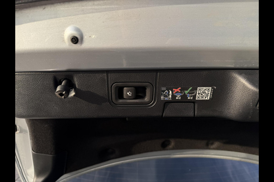 Mercedes-Benz CLA-Klasse Aut. 180 AMG Sport | Trekhaak | Navi | Camera | Sfeer Verlichting | Nieuw Model |