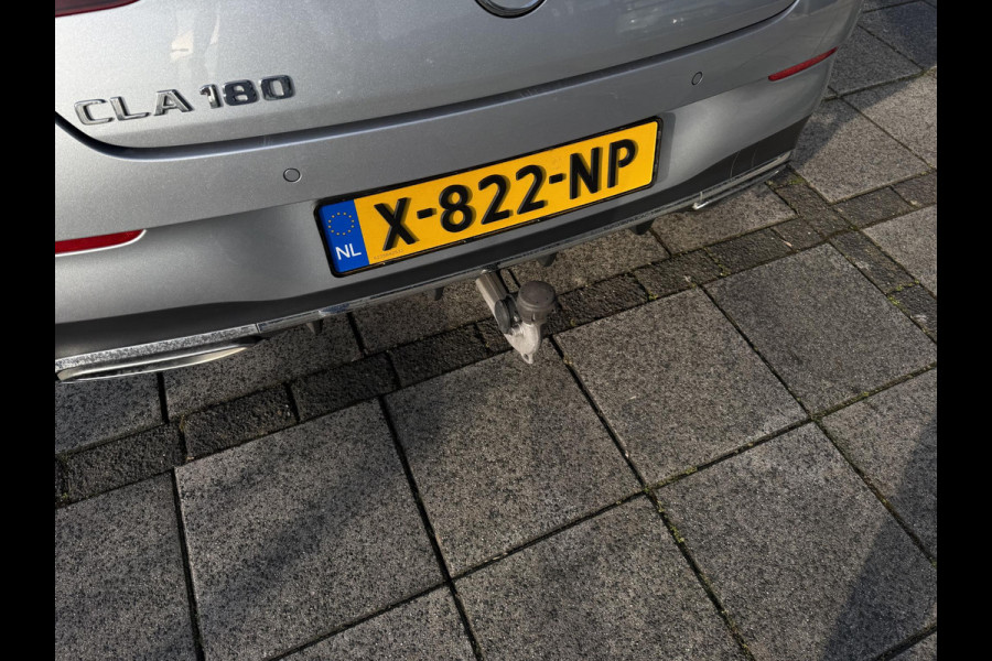 Mercedes-Benz CLA-Klasse Aut. 180 AMG Sport | Trekhaak | Navi | Camera | Sfeer Verlichting | Nieuw Model |