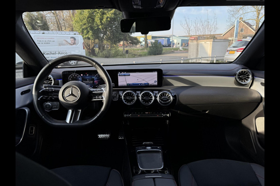 Mercedes-Benz CLA-Klasse Aut. 180 AMG Sport | Trekhaak | Navi | Camera | Sfeer Verlichting | Nieuw Model |