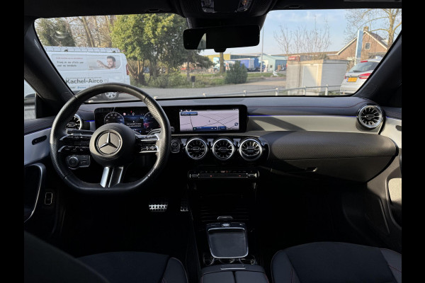 Mercedes-Benz CLA-Klasse Aut. 180 AMG Sport | Trekhaak | Navi | Camera | Sfeer Verlichting | Nieuw Model |