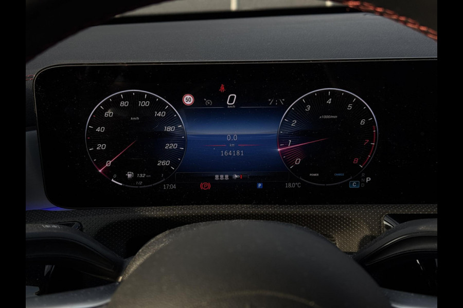 Mercedes-Benz CLA-Klasse Aut. 180 AMG Sport | Trekhaak | Navi | Camera | Sfeer Verlichting | Nieuw Model |