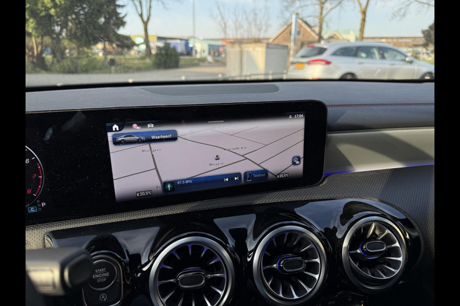 Mercedes-Benz CLA-Klasse Aut. 180 AMG Sport | Trekhaak | Navi | Camera | Sfeer Verlichting | Nieuw Model |