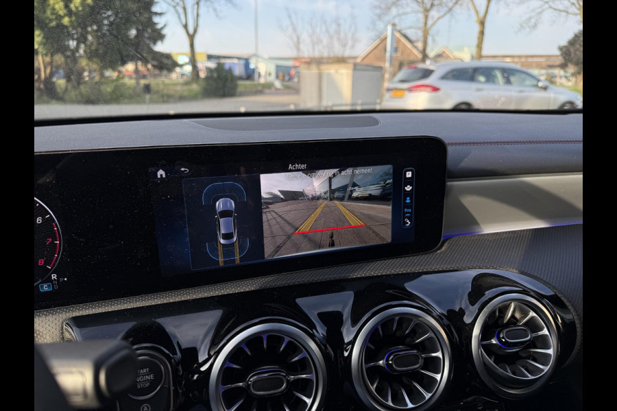 Mercedes-Benz CLA-Klasse Aut. 180 AMG Sport | Trekhaak | Navi | Camera | Sfeer Verlichting | Nieuw Model |