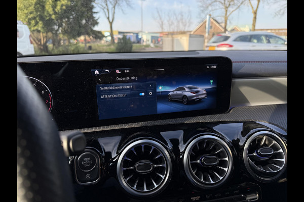 Mercedes-Benz CLA-Klasse Aut. 180 AMG Sport | Trekhaak | Navi | Camera | Sfeer Verlichting | Nieuw Model |