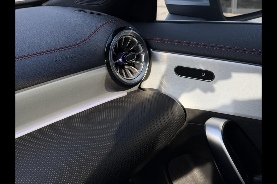 Mercedes-Benz CLA-Klasse Aut. 180 AMG Sport | Trekhaak | Navi | Camera | Sfeer Verlichting | Nieuw Model |