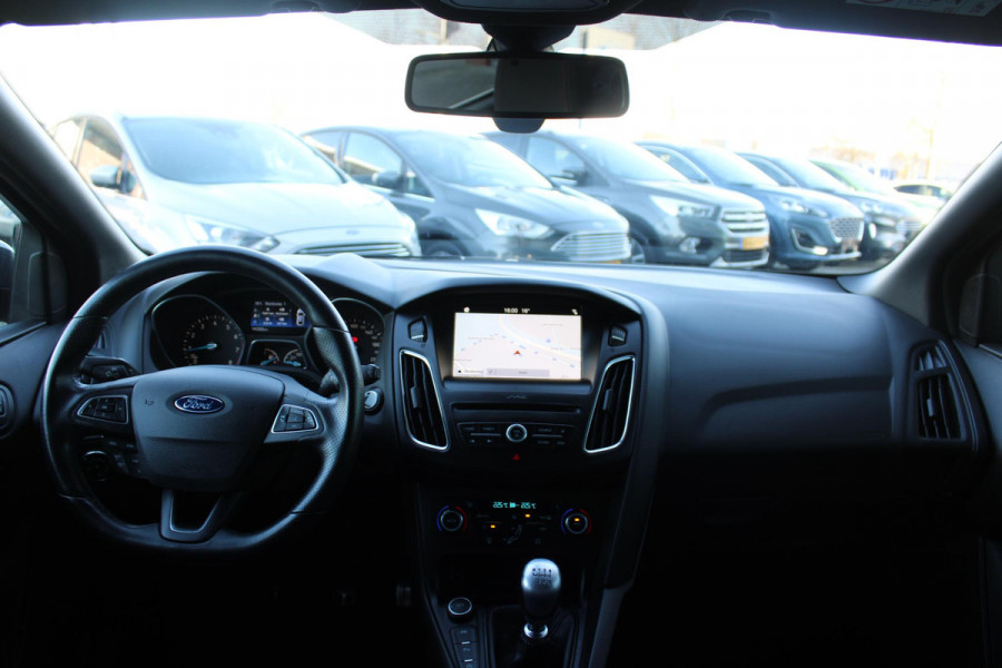 Ford FOCUS Wagon 1.0 ST-Line | Voorruitverwarming | 18 inch Lichtmetalen velgen | Cruise | Navi | PDC