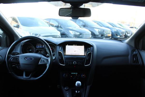 Ford FOCUS Wagon 1.0 ST-Line | Voorruitverwarming | 18 inch Lichtmetalen velgen | Cruise | Navi | PDC