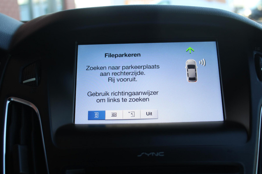 Ford FOCUS Wagon 1.0 ST-Line | Voorruitverwarming | 18 inch Lichtmetalen velgen | Cruise | Navi | PDC