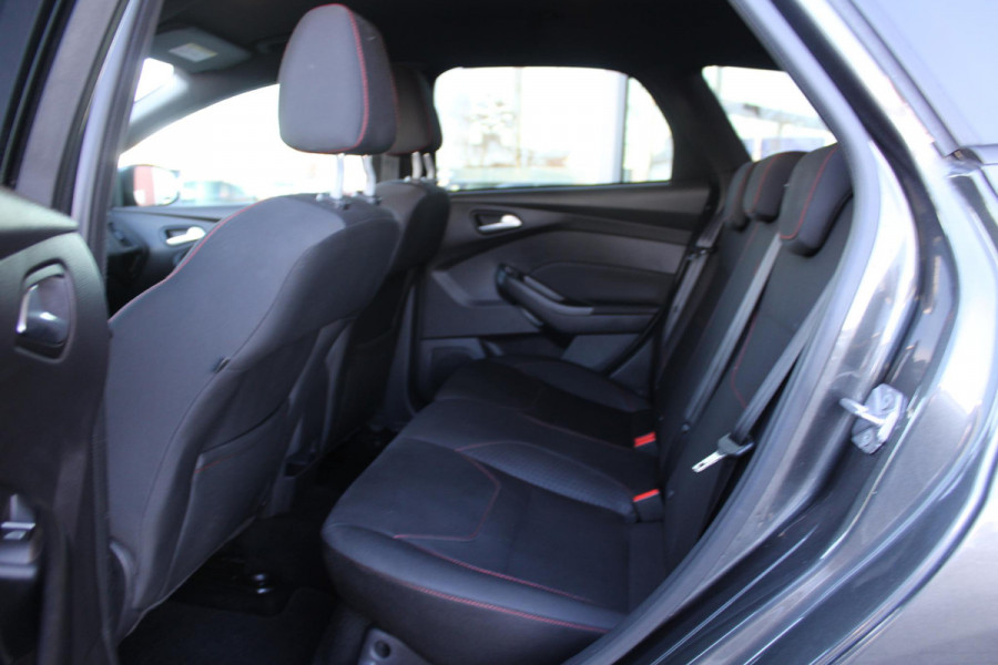 Ford FOCUS Wagon 1.0 ST-Line | Voorruitverwarming | 18 inch Lichtmetalen velgen | Cruise | Navi | PDC