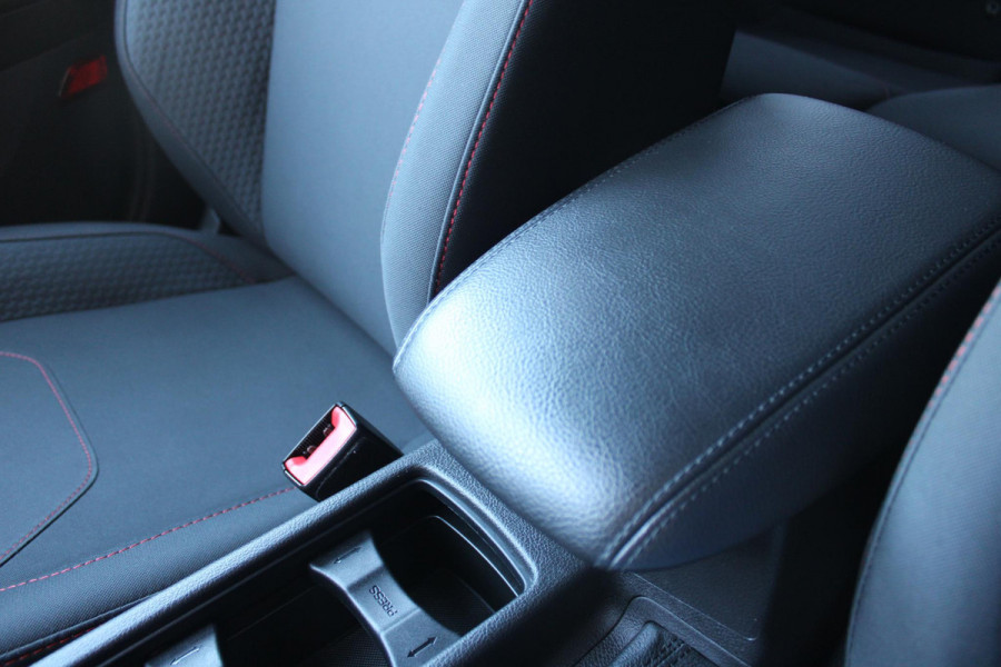 Ford FOCUS Wagon 1.0 ST-Line | Voorruitverwarming | 18 inch Lichtmetalen velgen | Cruise | Navi | PDC