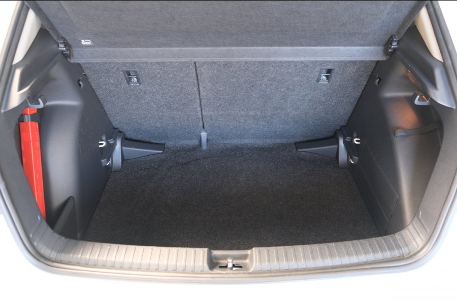 Škoda Fabia 1.0 TSI Ambition - N.A.P. Airco, Cruise, PDC, Carplay.