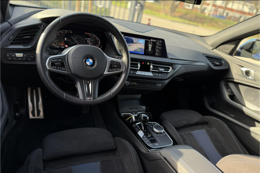 BMW 1-serie 118i M-Sport | M-Kuipstoelen | Camera | Comfort Access | Stoel + Stuurverwarming | Fabr. Garantie 07-2027