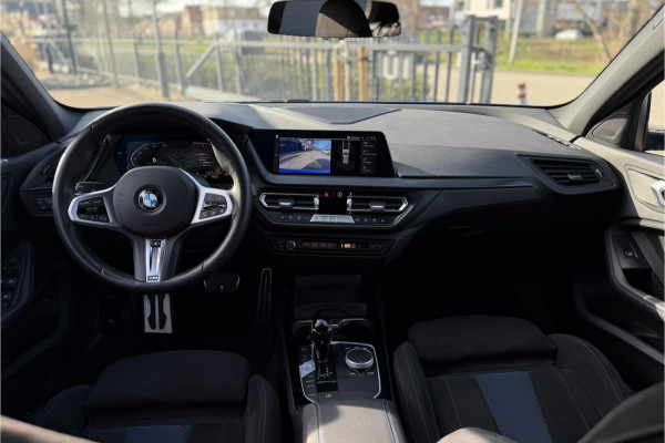 BMW 1-serie 118i M-Sport | M-Kuipstoelen | Camera | Comfort Access | Stoel + Stuurverwarming | Fabr. Garantie 07-2027