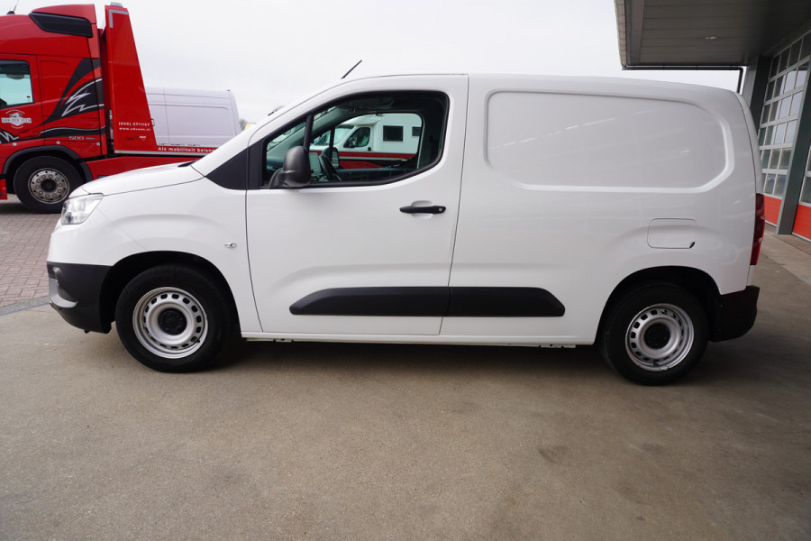 Toyota PROACE CITY 1.5 D-4D 102PK Live nr. V157| Airco | Cruise | Camera | Trekhaak | Apple CP-Android auto
