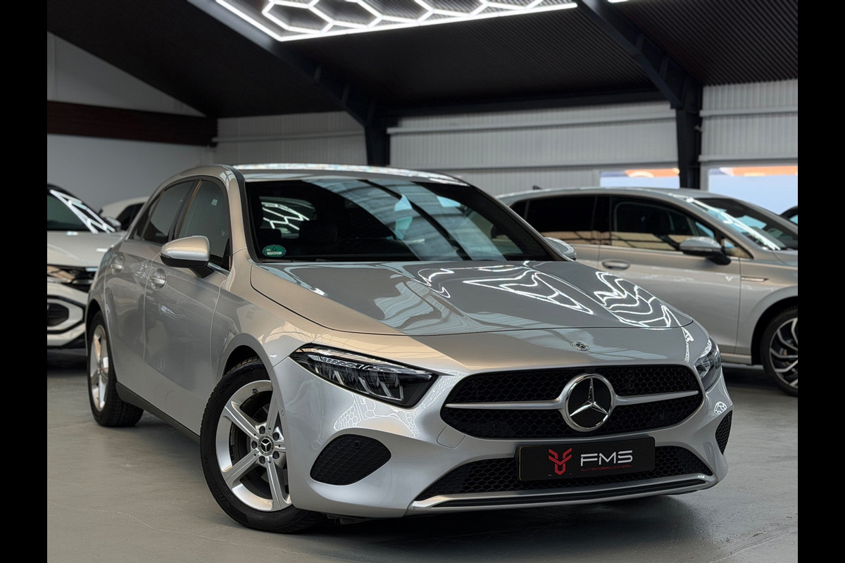 Mercedes-Benz A-Klasse 200 Luxury Line Facelift CarPlay Camera