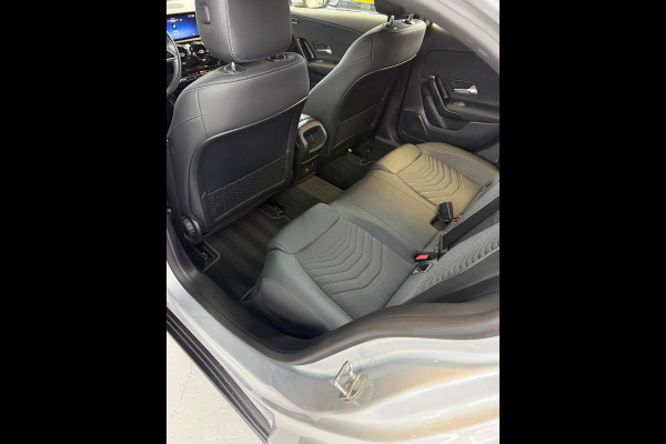 Mercedes-Benz A-Klasse 200 Luxury Line Facelift CarPlay Camera