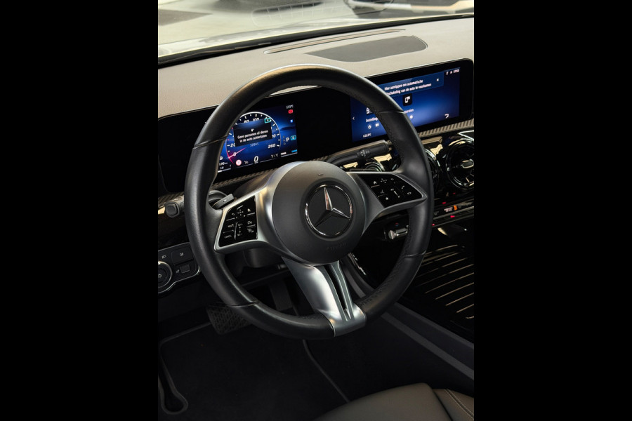 Mercedes-Benz A-Klasse 200 Luxury Line Facelift CarPlay Camera
