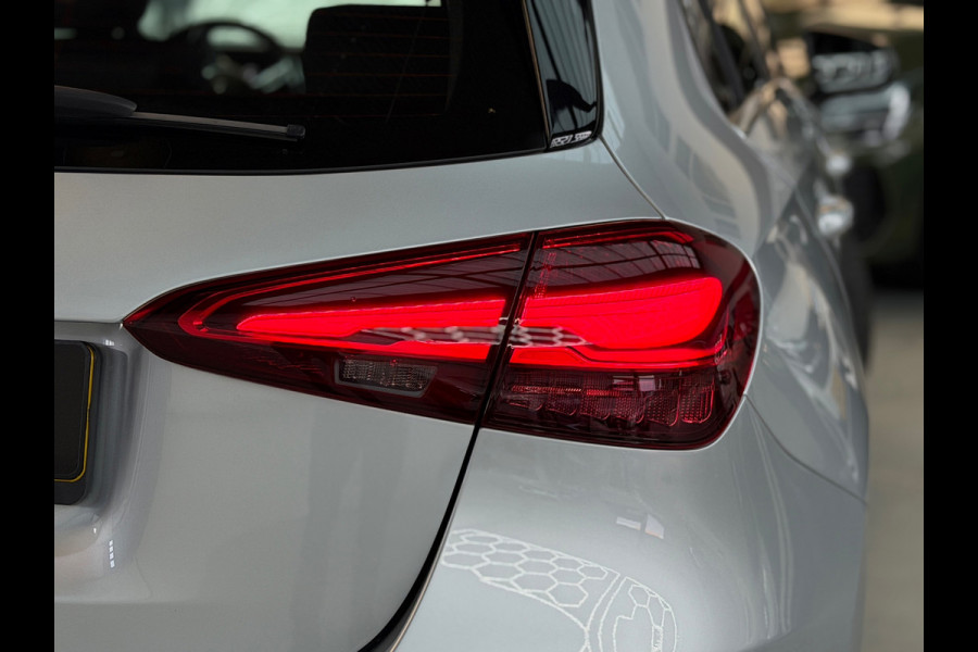 Mercedes-Benz A-Klasse 200 Luxury Line Facelift CarPlay Camera