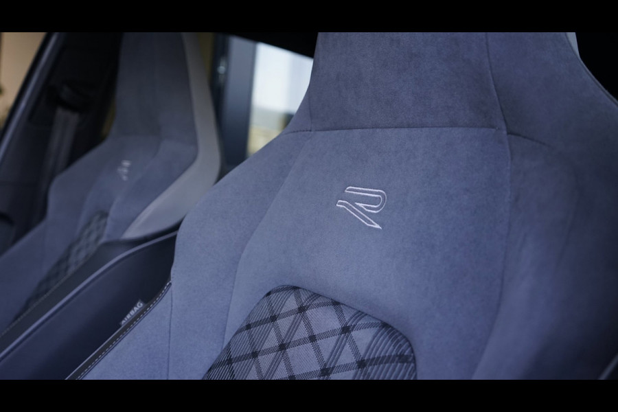 Volkswagen Golf 1.5 TSI R-Line Black Style AUTOMAAT-ACC-CAMERA-HARMAN KARDON-IQ LIGHT-KEYLESS-PANORAMA-STOELVERWARMING